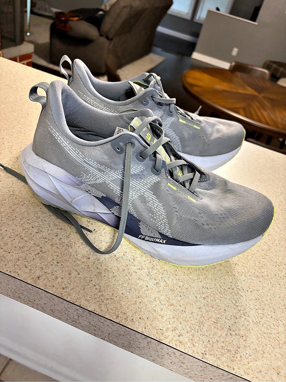 ASICS Novablast 5